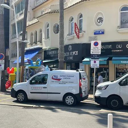 Urban Riviera - Communicante Affittacamere Juan-les-Pins